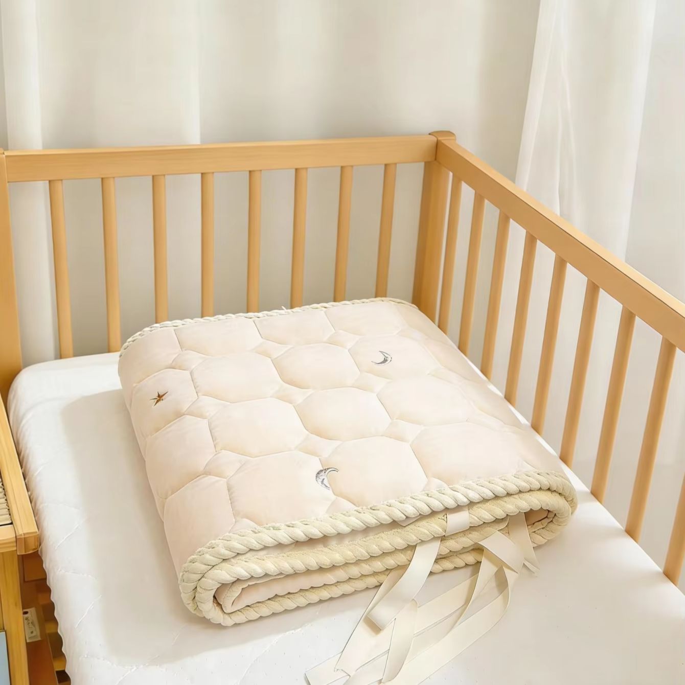 حاجز سرير مضاد للتصادم للأطفال - مراجعة Baby Nursery Crib وسعره